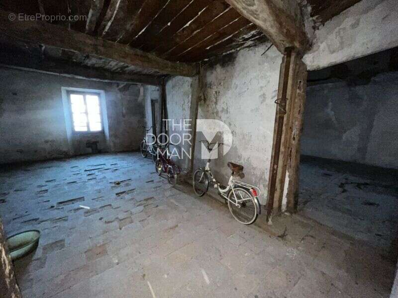 Appartement à FLASSANS-SUR-ISSOLE