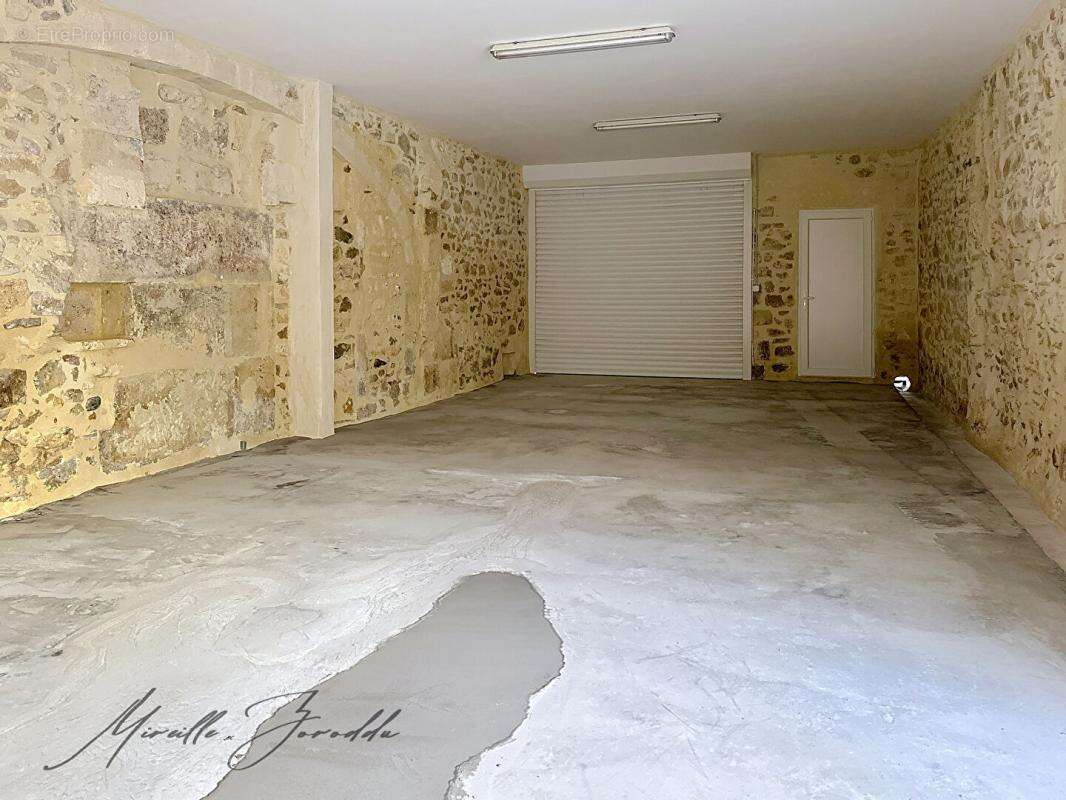 Maison à JONQUIERES-SAINT-VINCENT