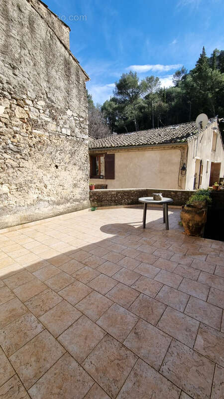 Maison à SAINT-GUILHEM-LE-DESERT