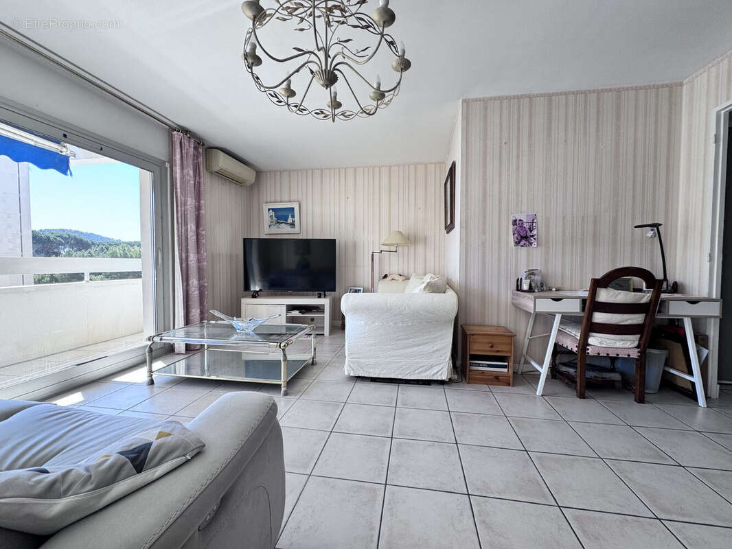 salon - Appartement à MARSEILLE-9E