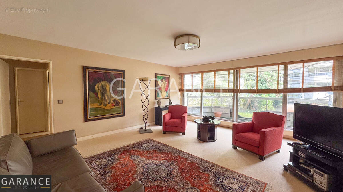 Appartement à PARIS-14E