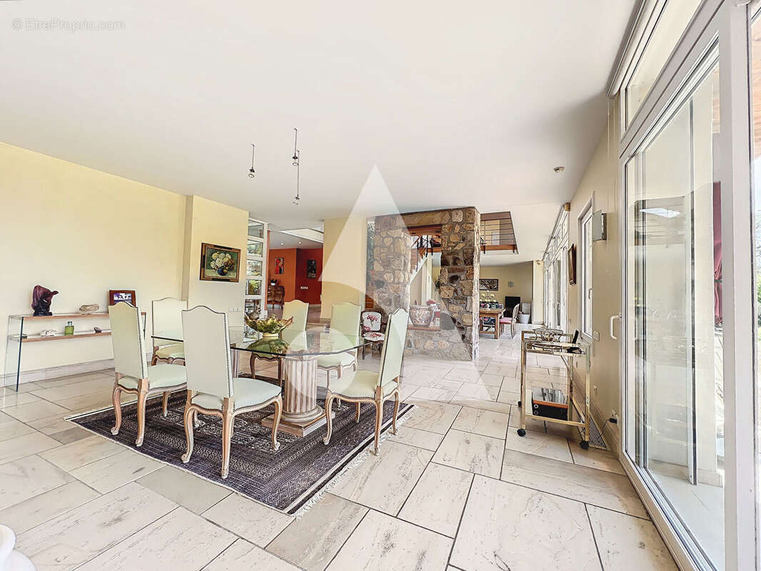 Maison à MONTROND-LES-BAINS