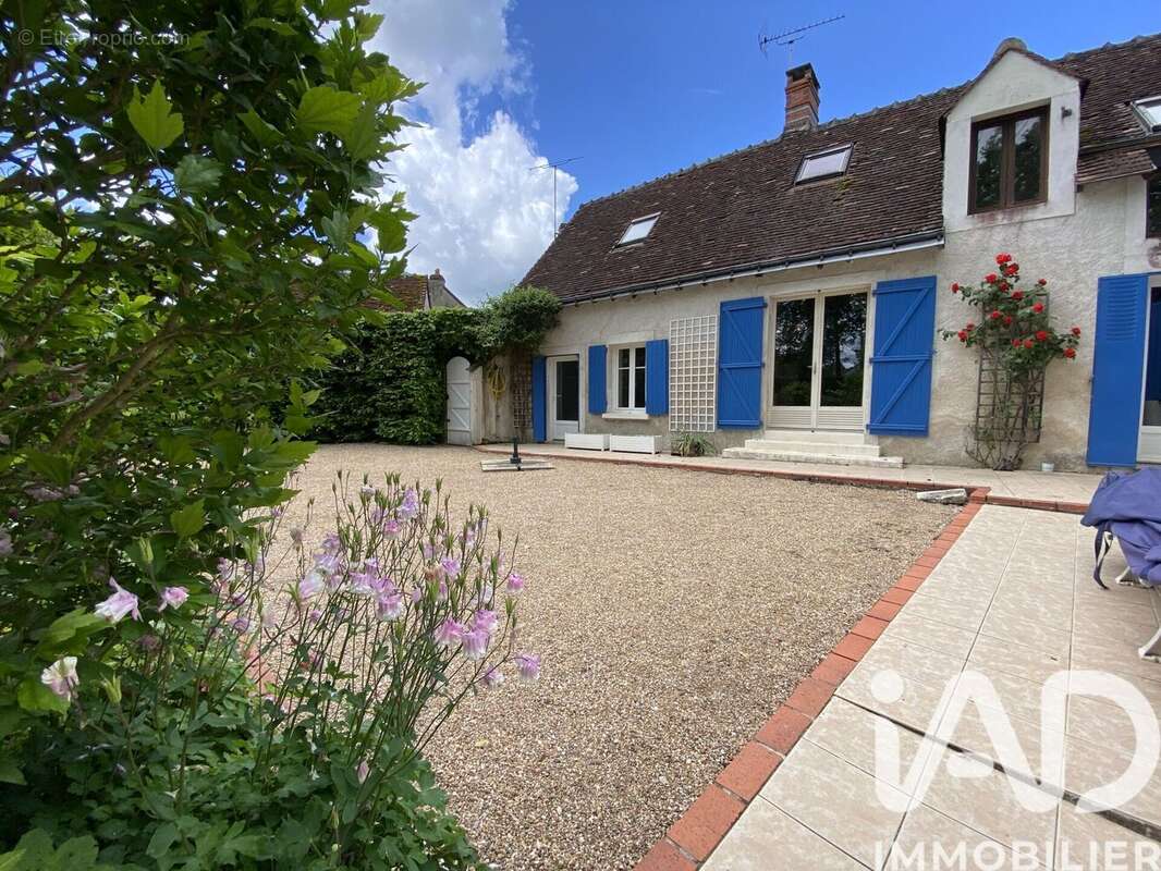 Maison 105 m² à Villeloin-Coulange  - photo 2