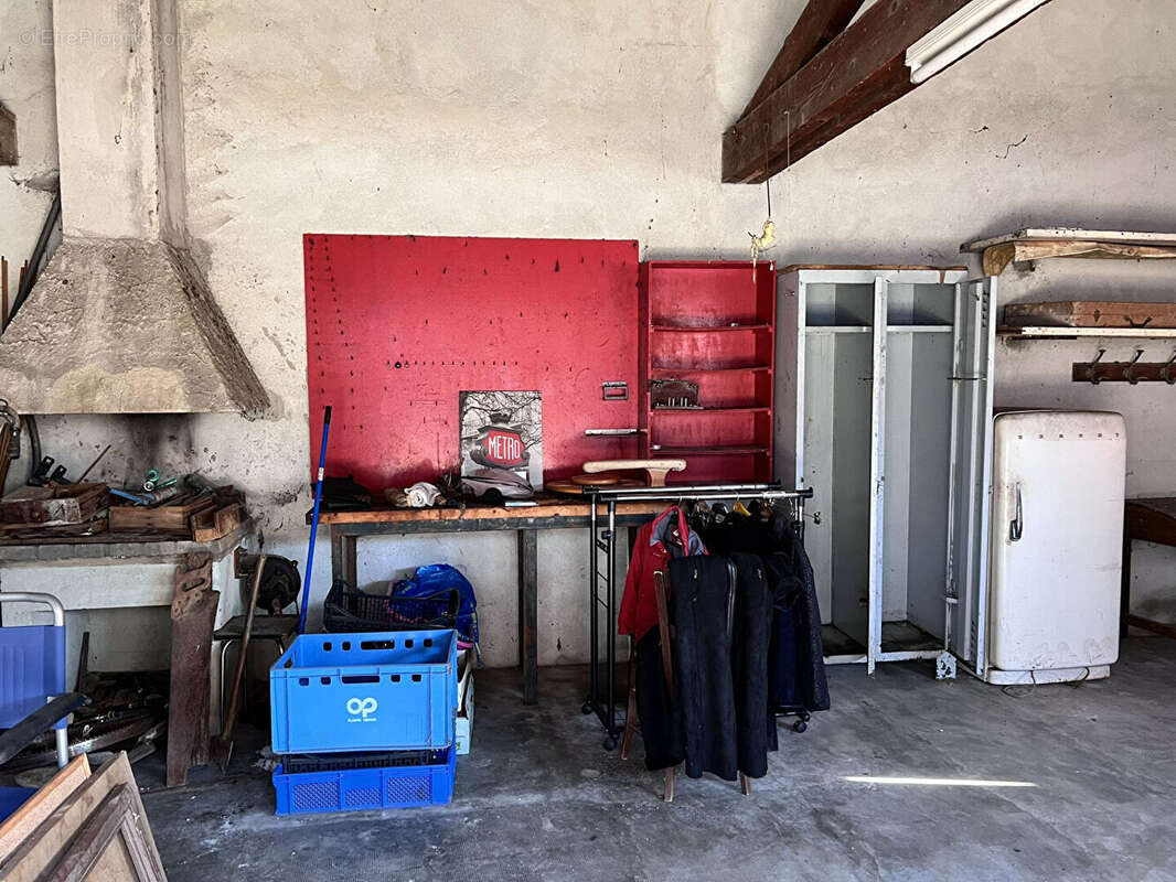 Commerce à LACROIX-FALGARDE