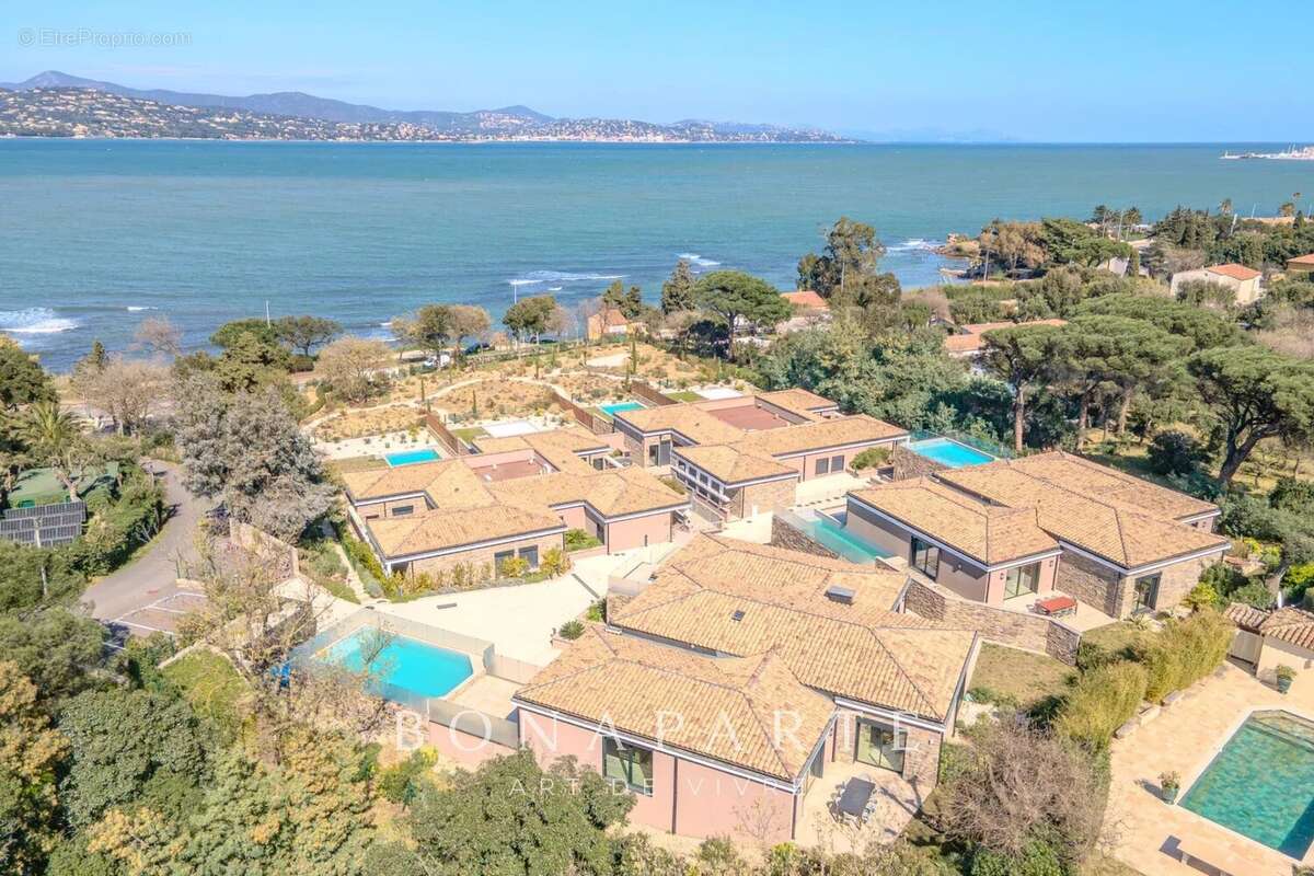 GASSIN - SAINT-TROPEZ Exclusivité : Magnifique villa-appartement en duplex avec très belle vue merUSIVITE : Magnifique "villa ap - photo 3