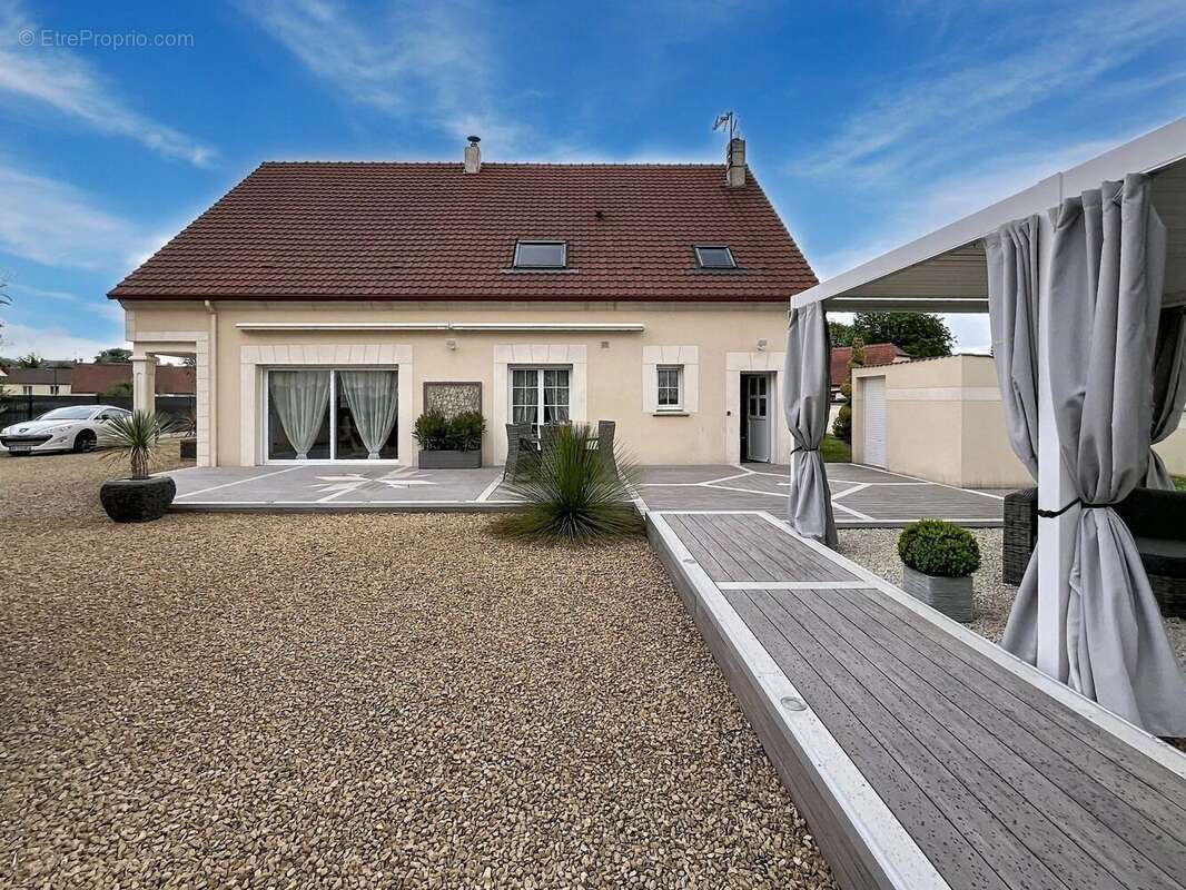 Maison à CRECY-SUR-SERRE