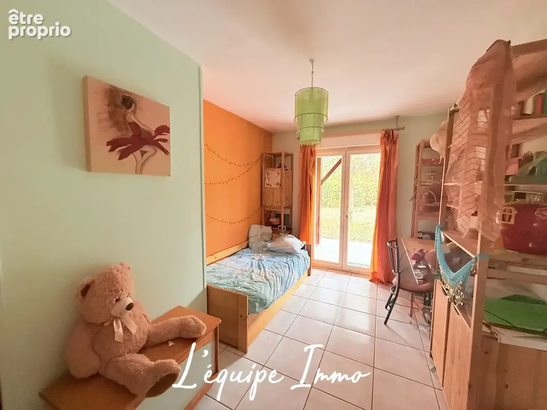 Au bord du lac de Plaisance- Maison T6 - 170 m2 - Grand garage- Piscine- Atelier- - photo 17
