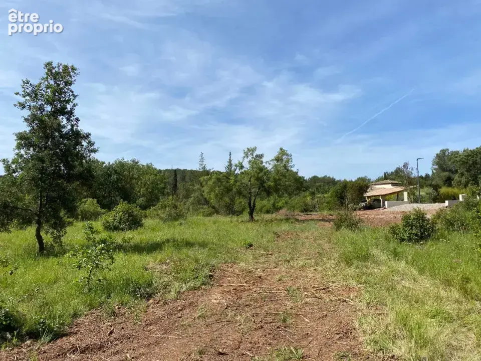 Terrain 740 m² à vendre à Sollies-Pont (83210) - photo 2