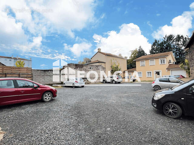 Appartement à LE CHAMBON-FEUGEROLLES