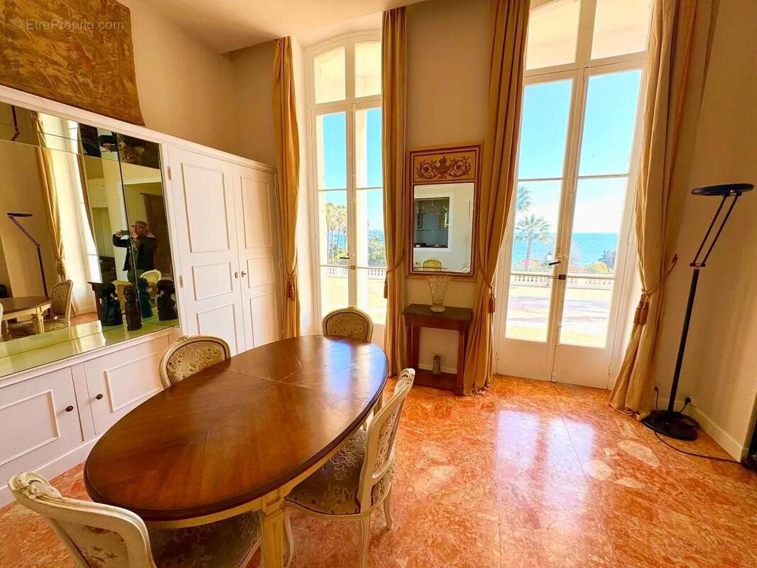 Appartement à VALLAURIS