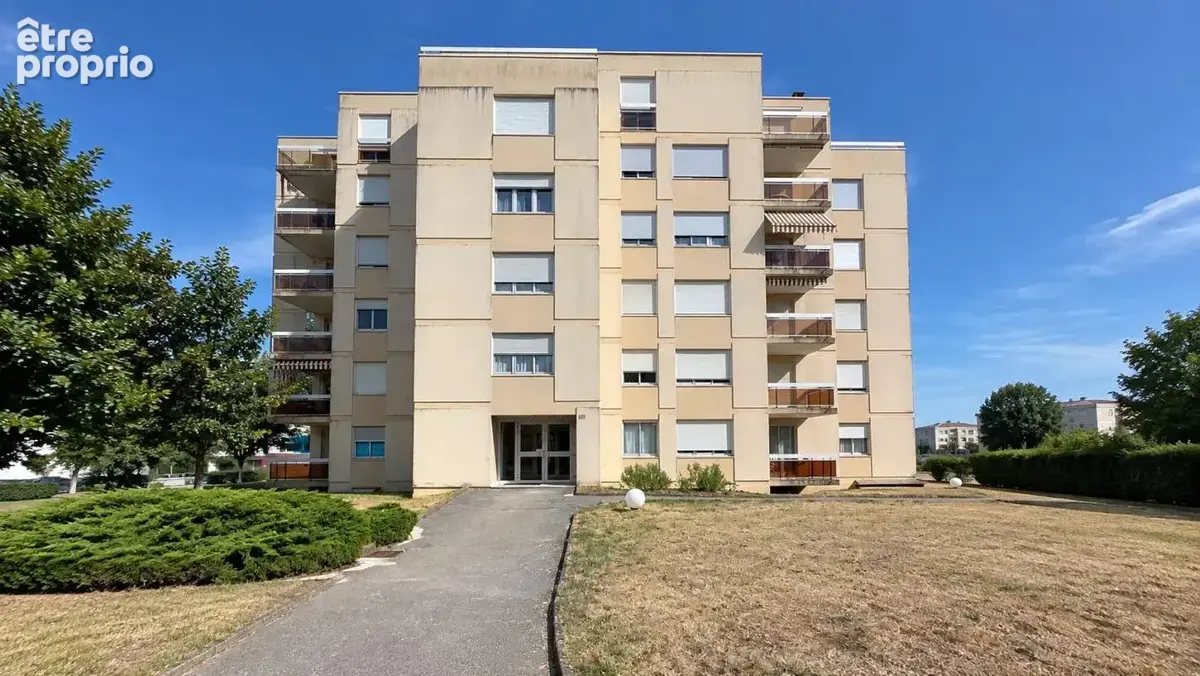 TALANT – Appartement rénové 49,39 m² avec balcon, cave et stationnement libre dans la Résidence - photo 5