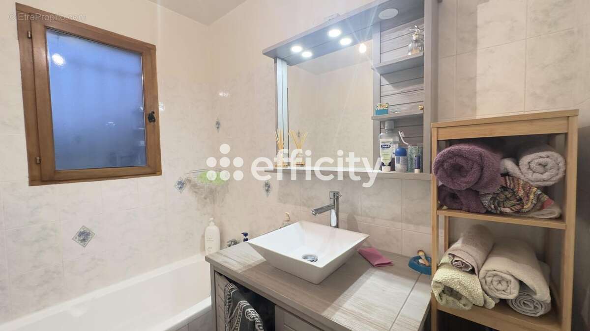 Maison à SAINT-GENIES-DE-COMOLAS