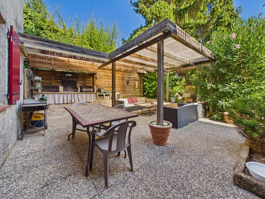 Propriété familiale composée de 2 logements – Terrain – Piscine – Tourrette-Levens - photo 25