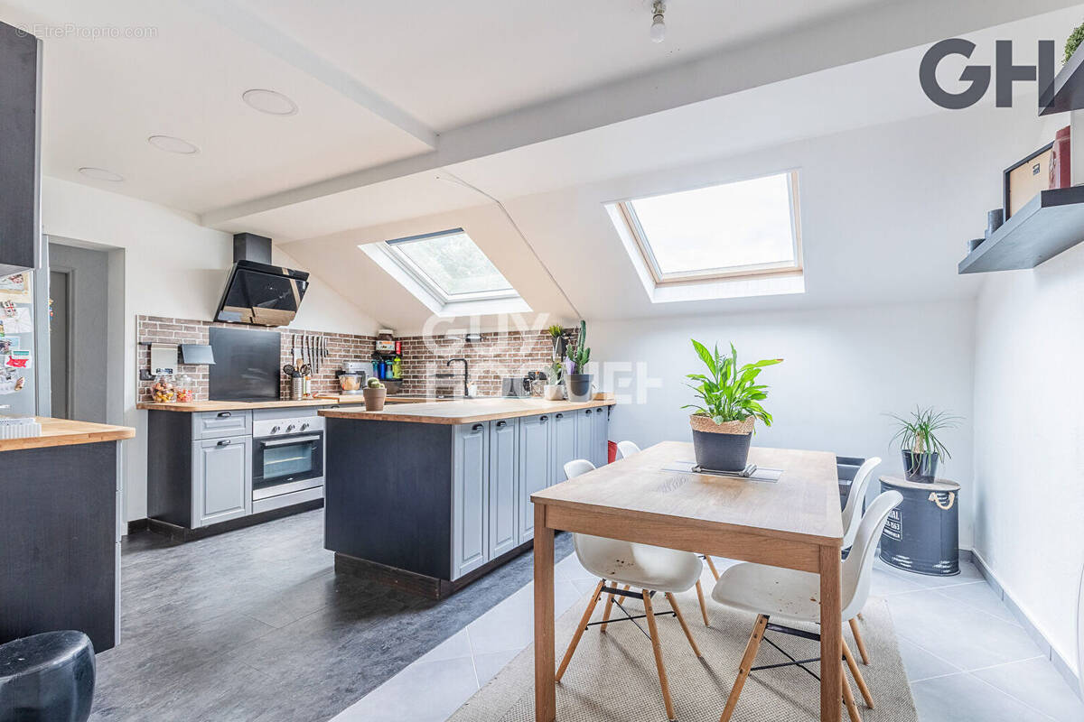 Appartement à COMBS-LA-VILLE