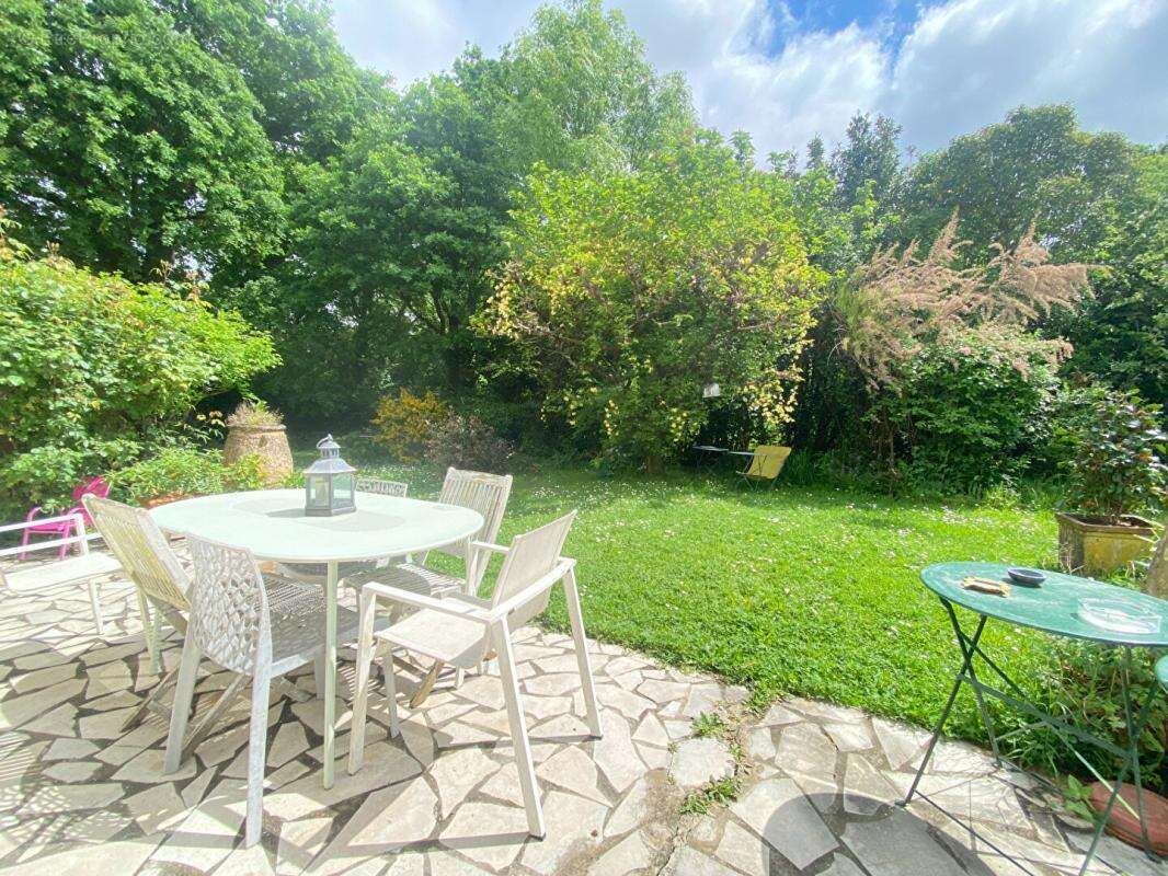 Belle maison de 4 ch sur magnifique jardin dans un quartier résidentiel d'Eysines, intra rocade 210 m2 - photo 2