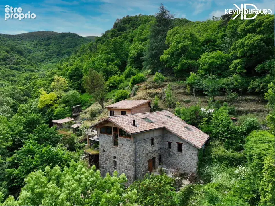 Maison avec gîte de 140m²  sur un terrain de 1,9 Hectares à - photo 16