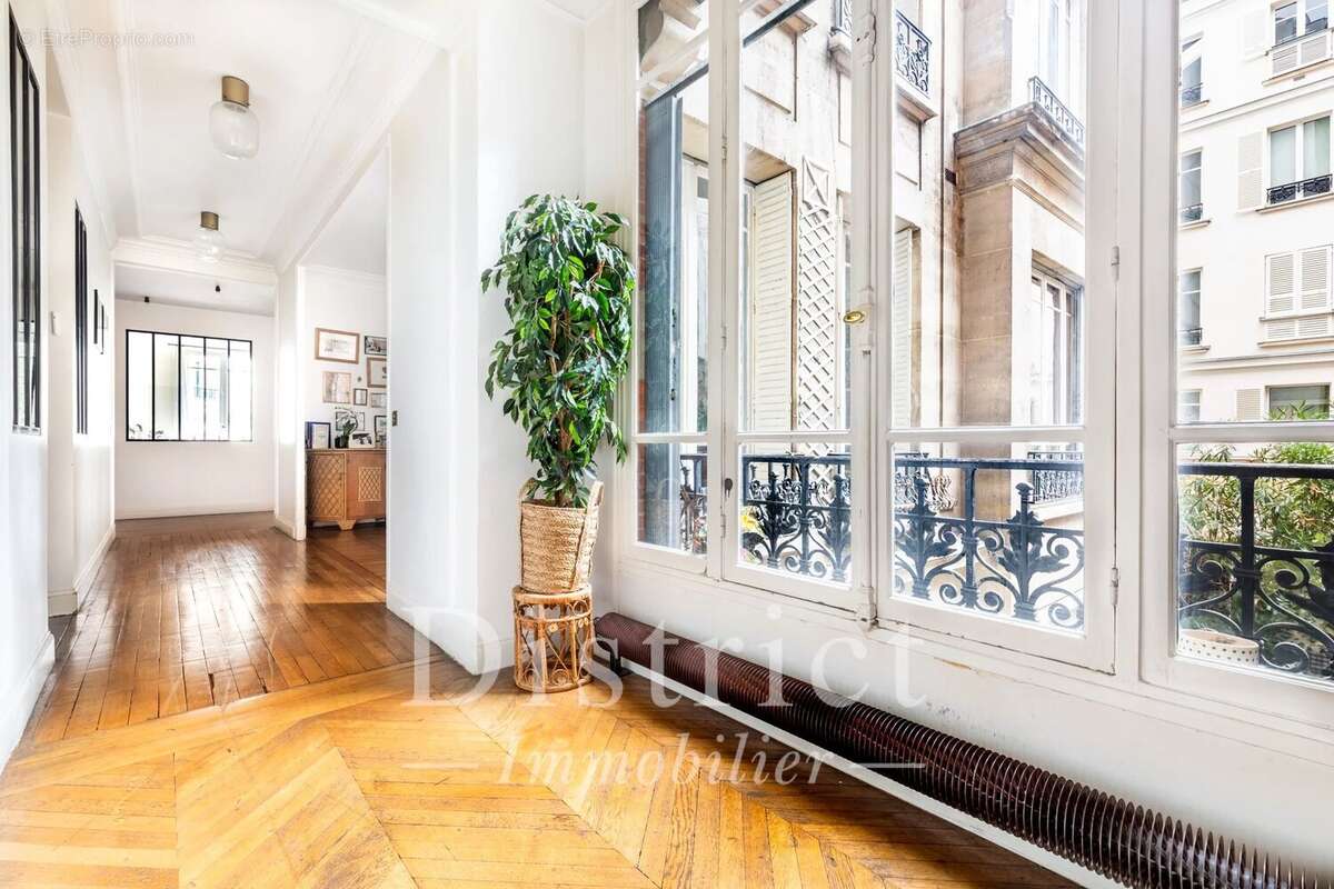 Appartement à PARIS-17E