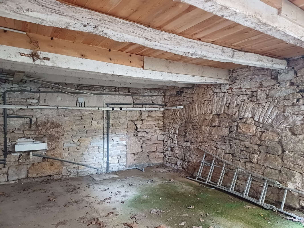 Maison à SALLES-COURBATIES