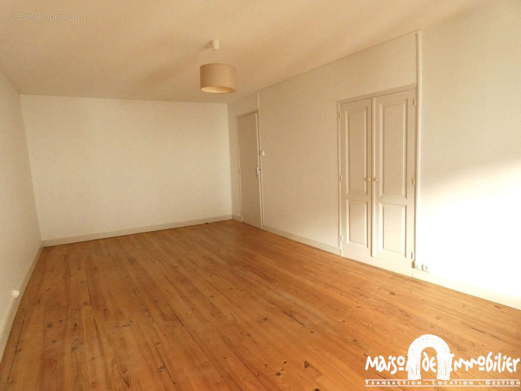 A vendre à BOUTIERS ST TROJAN - Maison de village - 3 chambres - 93m2 - Jardin, garage et dépendance - photo 7