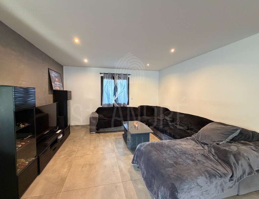 Maison à CHARNECLES