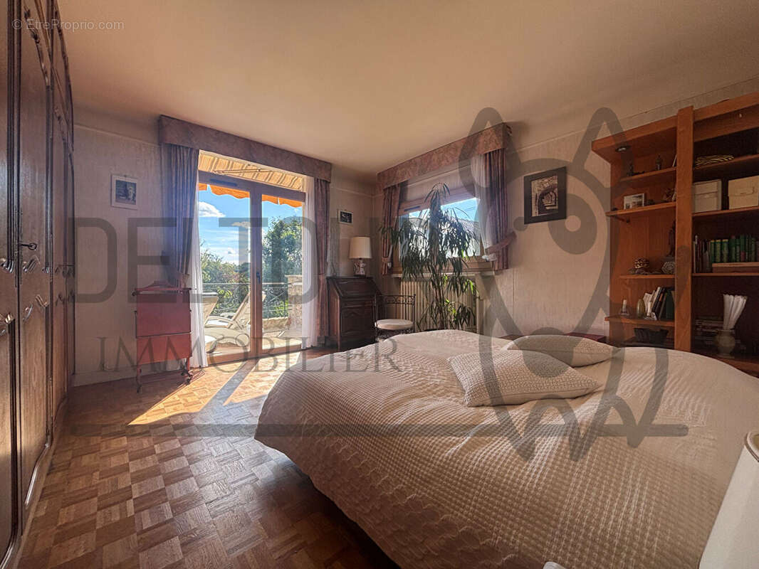 Maison à CRECY-LA-CHAPELLE