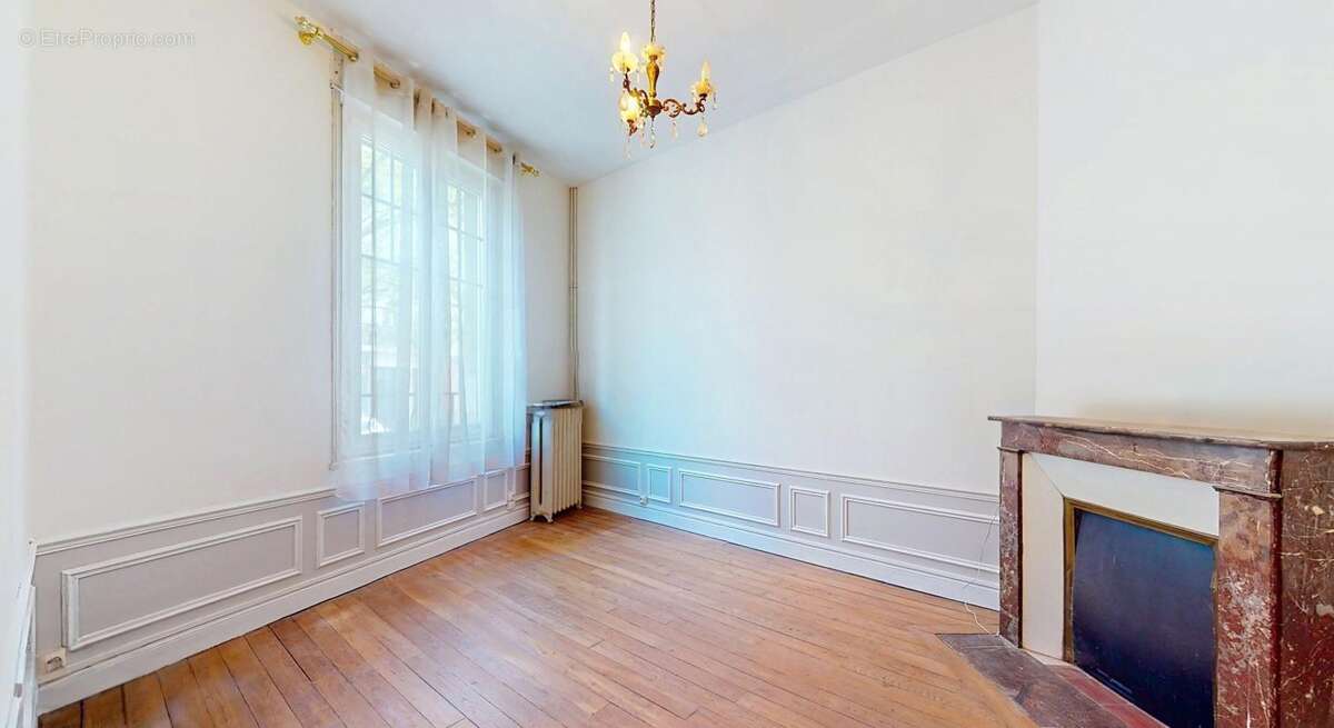 A vendre - maison à reims avec 4 chambres et petit extérieur - photo 3