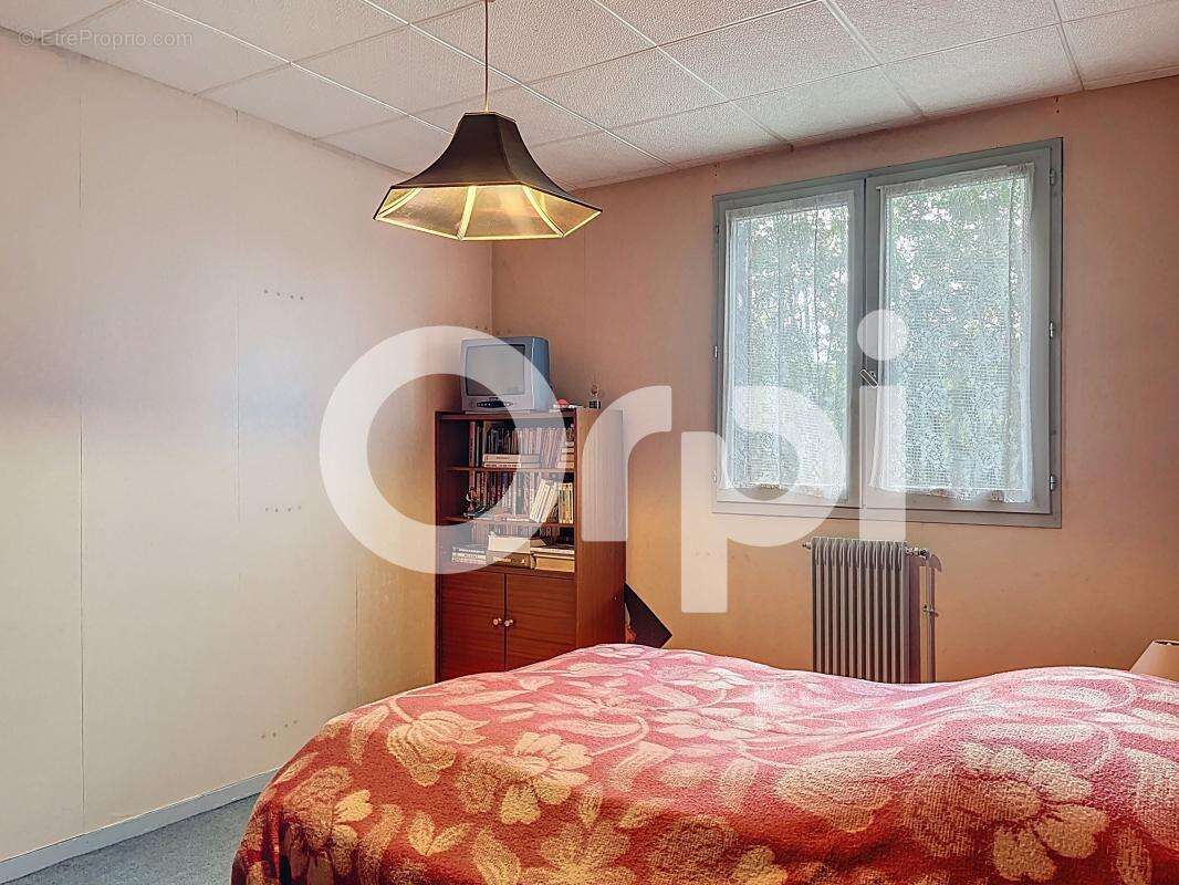 Maison à SAINT-PANTALEON-DE-LARCHE