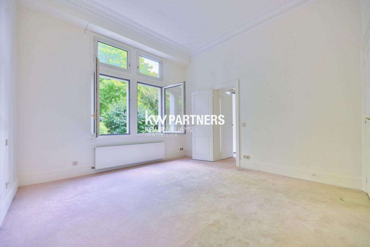 Appartement à NEUILLY-SUR-SEINE