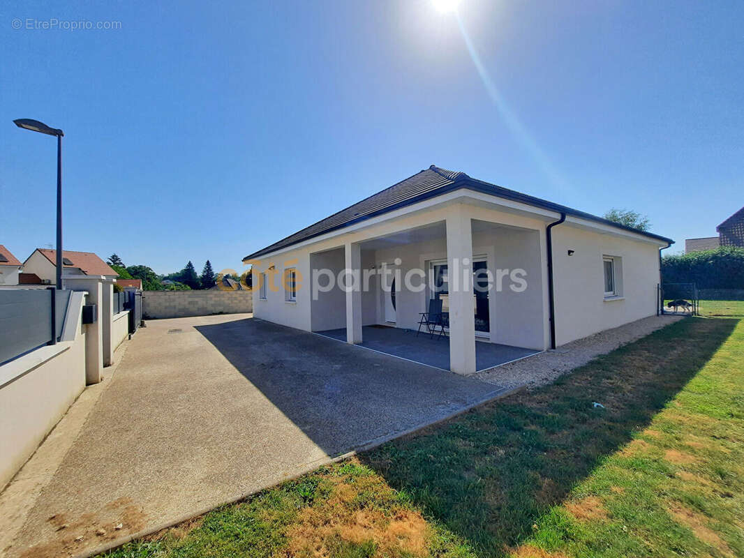 Maison de plain-pied de147 m² - 6 pièces - Crissey - photo 2