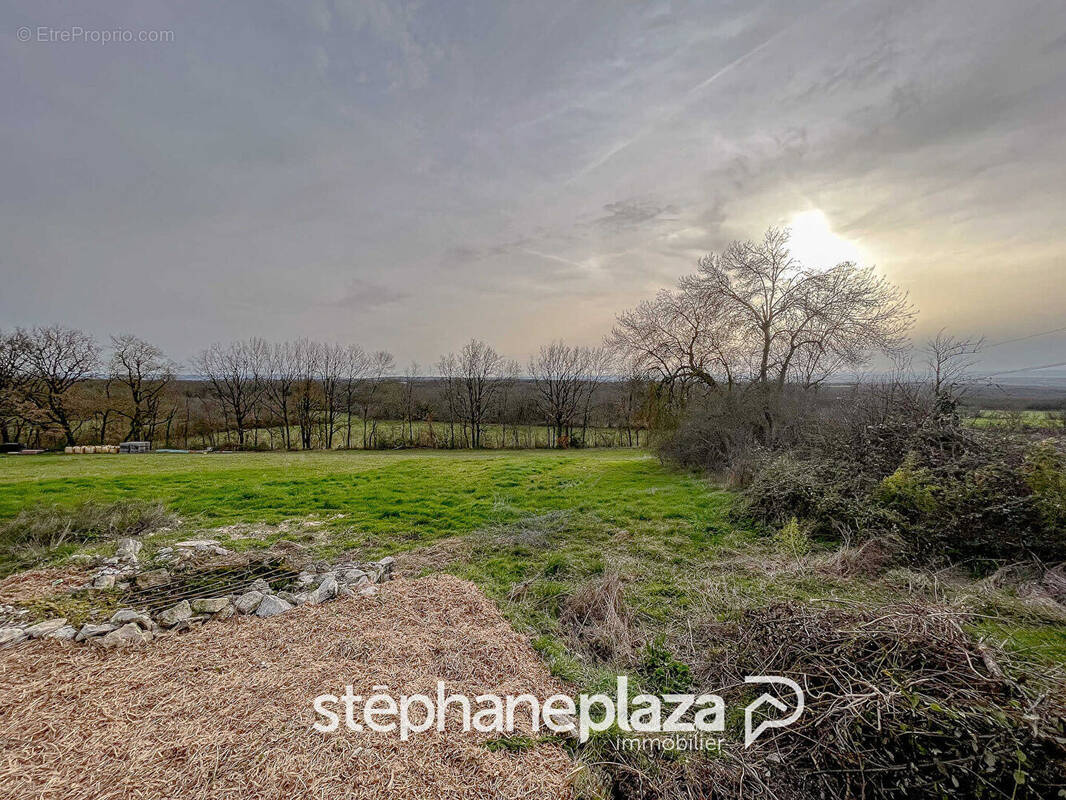 Terrain à SAINT-ANTONIN-NOBLE-VAL