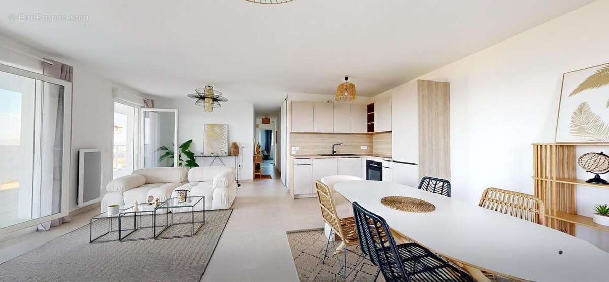 Sète - Face au Bassin de Thau : T4 traversant avec 62 m² de terrasse - photo 2
