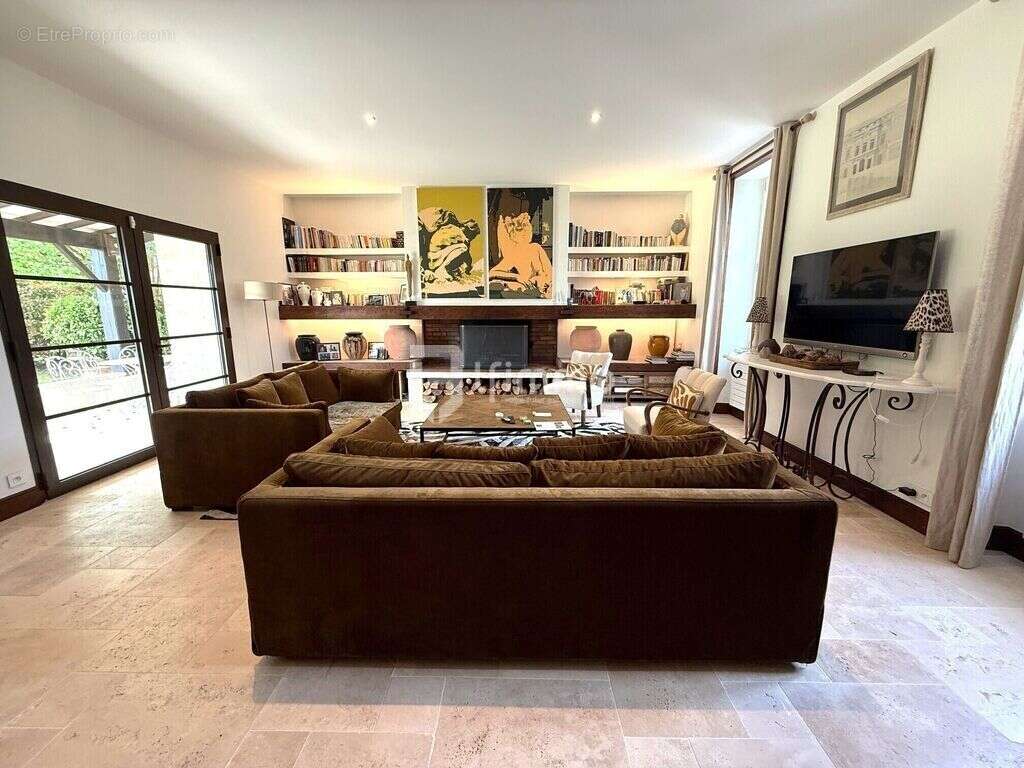 Maison de maître 360m2 - 5 chambres - piscine - dépendances - photo 3