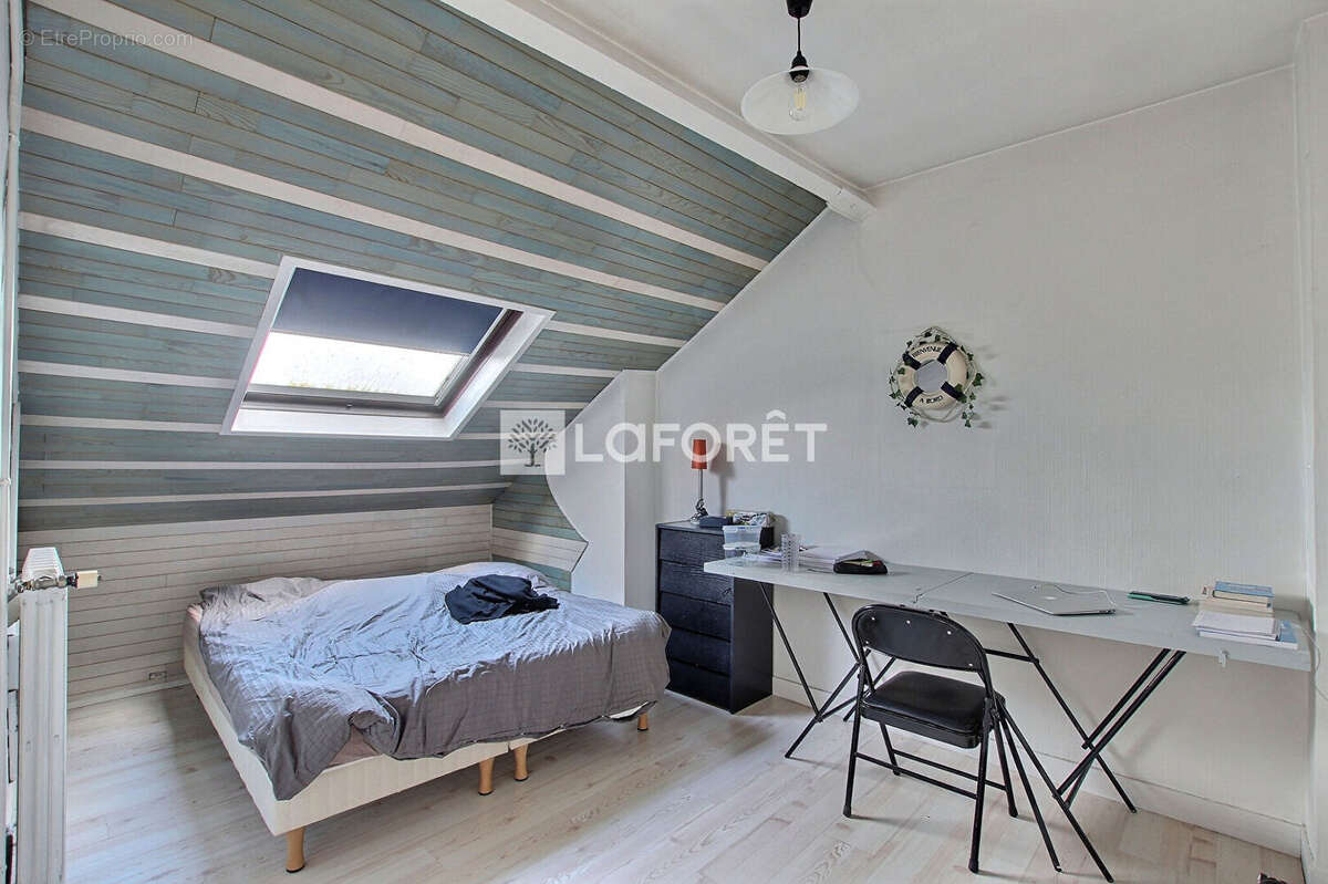 Appartement à COURBEVOIE