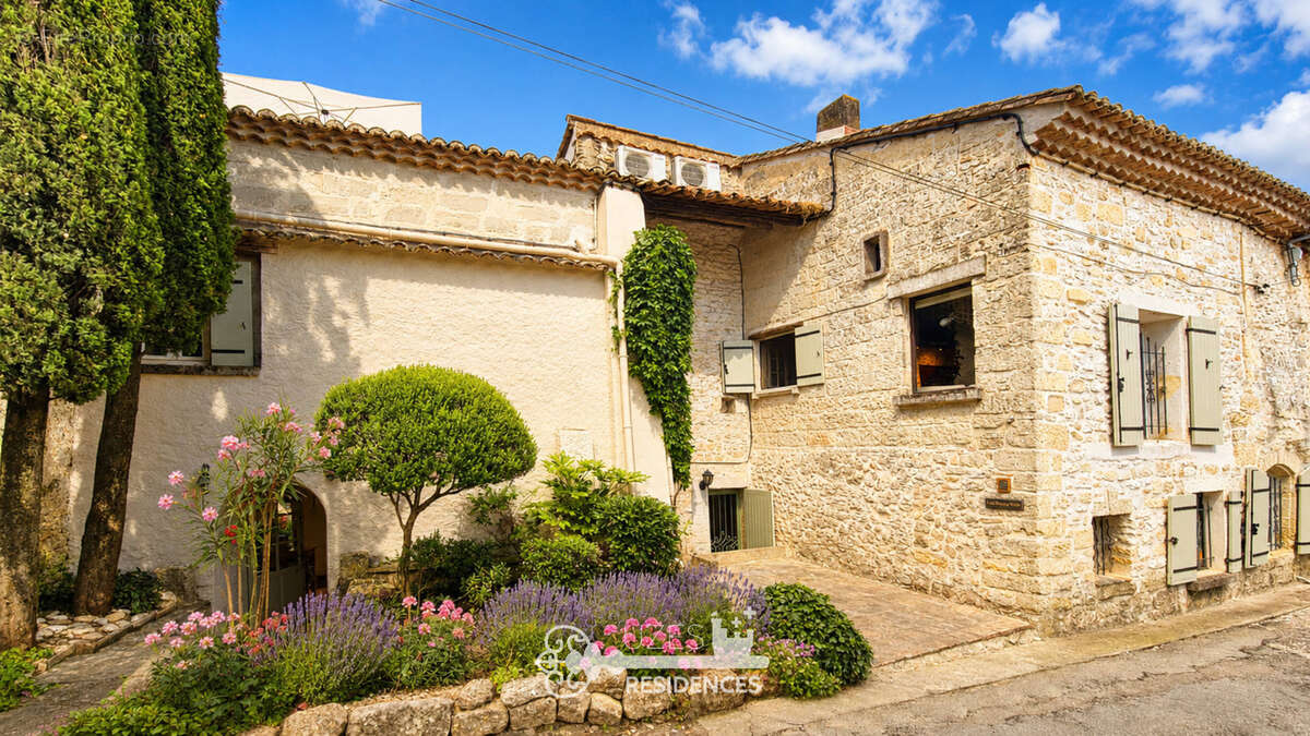 Maison à SANILHAC-SAGRIES