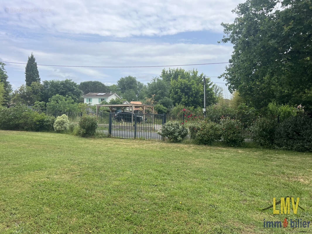 Terrain à SAINT-DENIS-DE-PILE