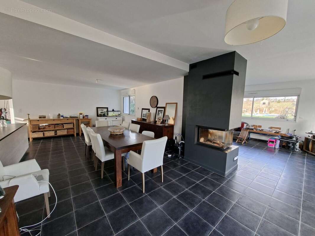 Maison à SAINT-ETIENNE-DE-MONTLUC