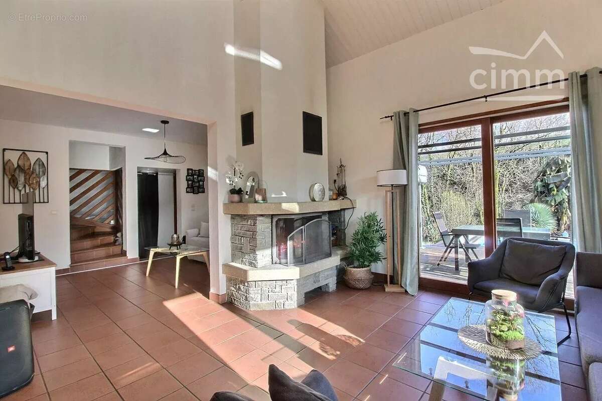 Maison à SAINT-VINCENT-DE-MERCUZE