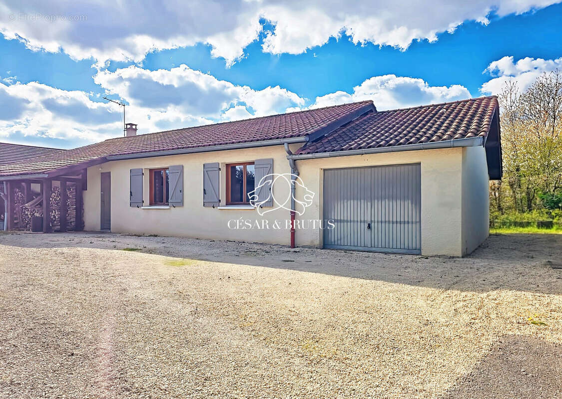 Maison à FLEURIEUX-SUR-L'ARBRESLE