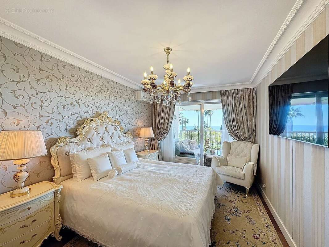 Appartement à VALLAURIS