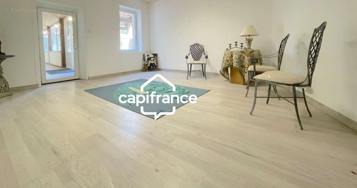 Ensemble immobilier mixte aux grands espaces : habitation & activité commerciale à Sainte-Radégonde-des-Noyers en VENDEE (85) - photo 5