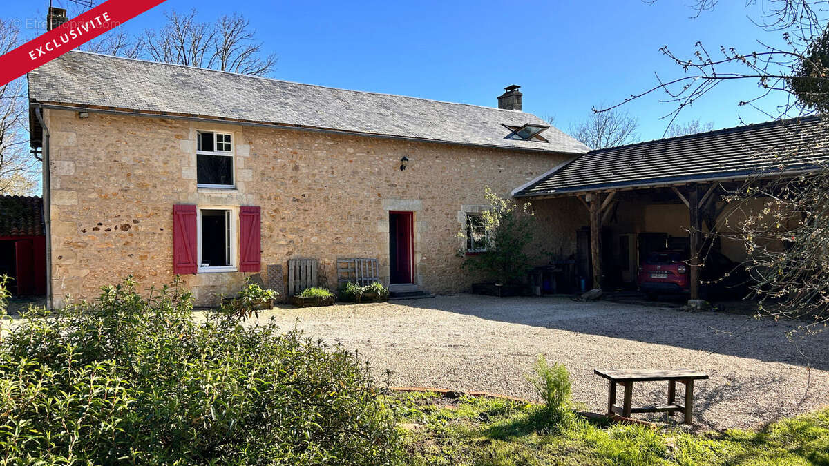 Maison à LA FERRIERE-AIROUX