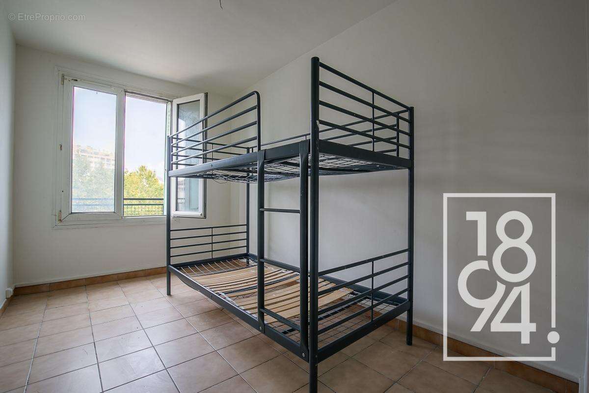 Appartement à MARSEILLE-5E