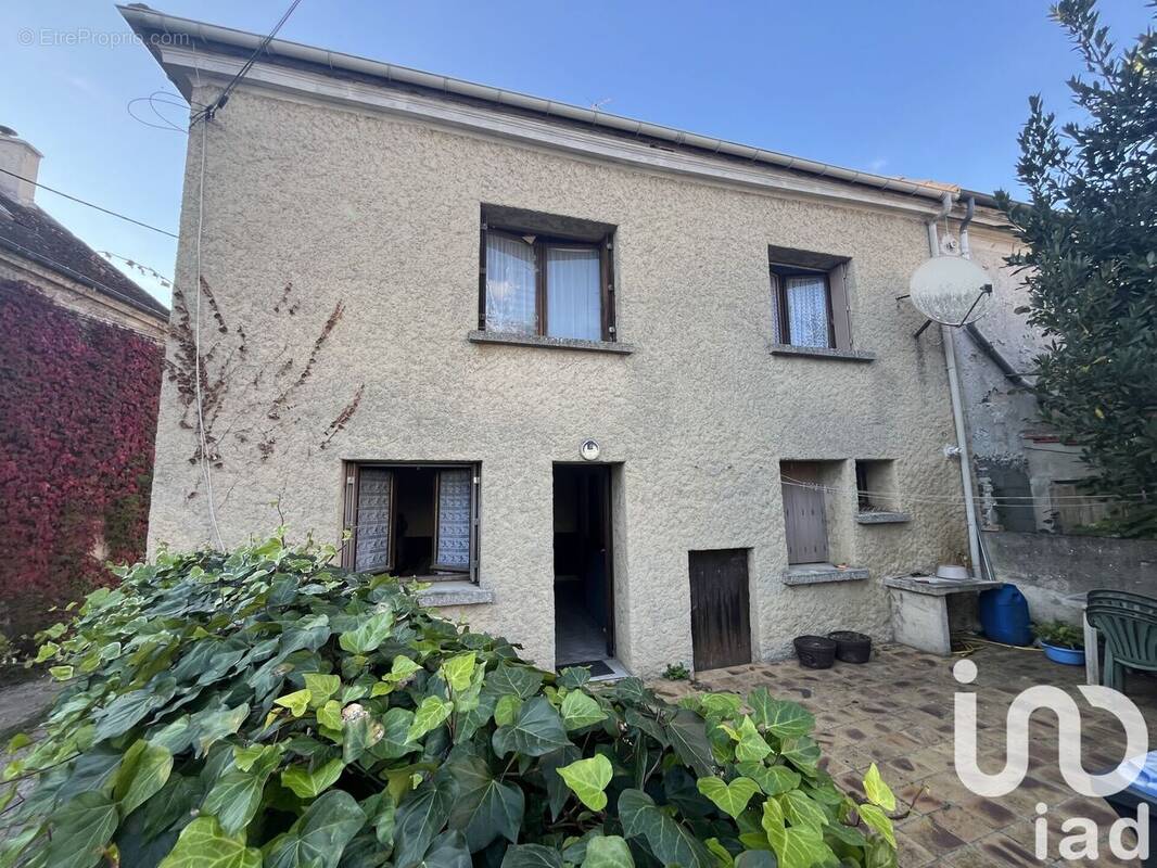 Photo 1 - Maison à CHAUCONIN-NEUFMONTIERS