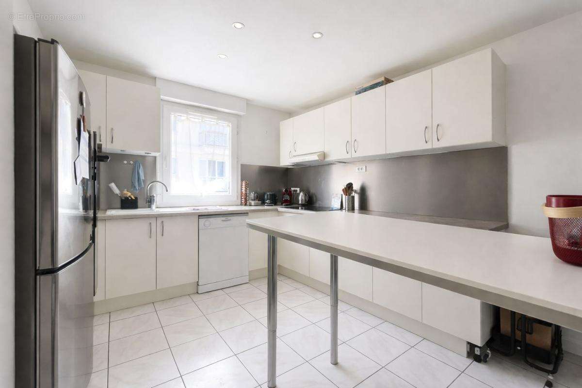 En plein centre ville F4 - 2 chambres - 73m² - 2 places de parking - 1 cave - photo 3