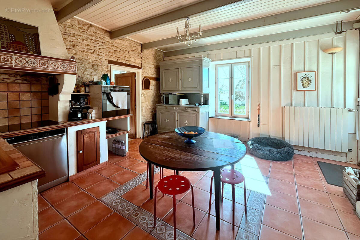 Maison à SAINT-MEDARD-D'AUNIS