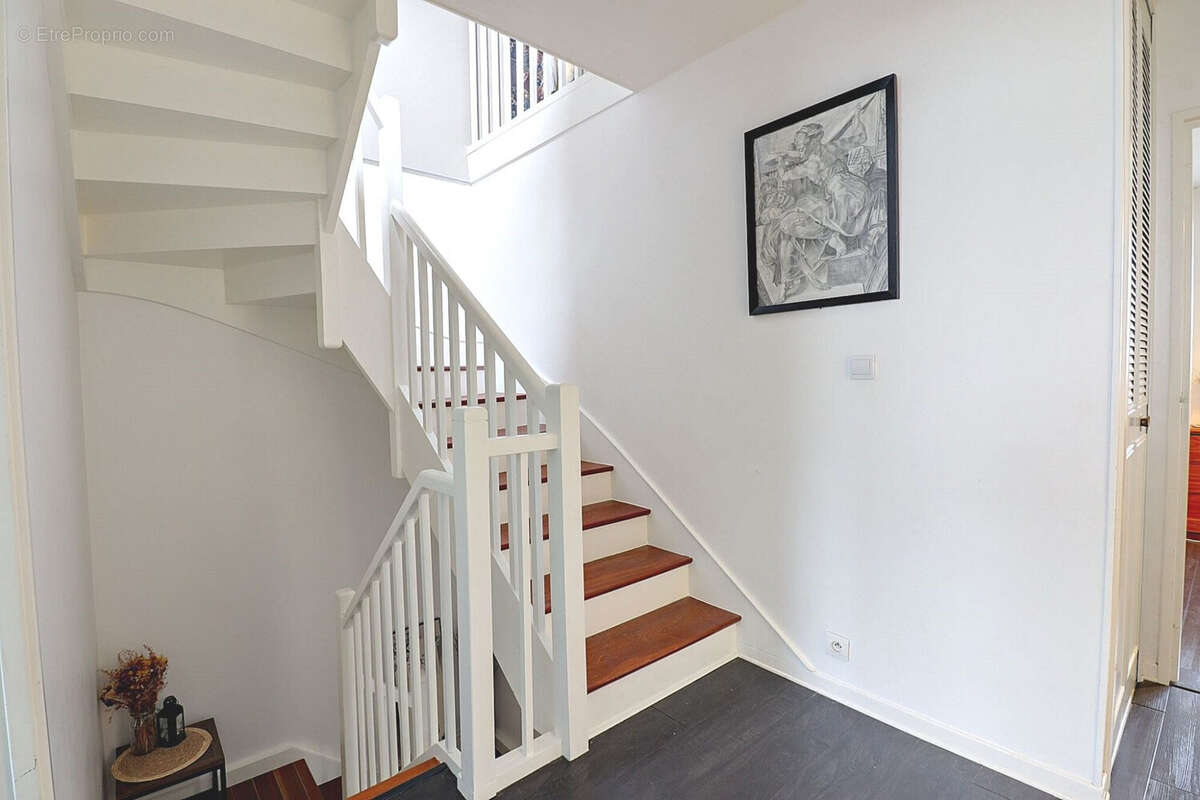 Maison à LE MESNIL-SAINT-DENIS