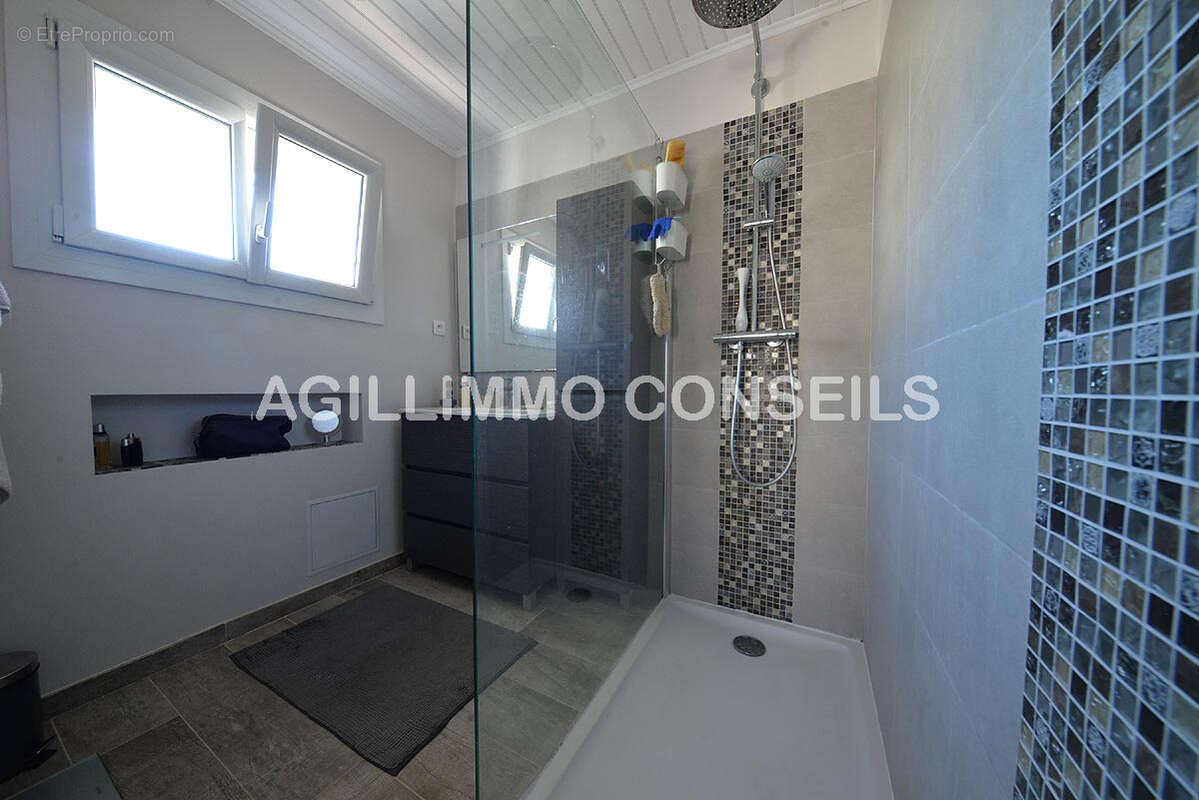 Maison 8 pièces avec 2 garages, cave, ext. terrasse tropézienne - photo 12