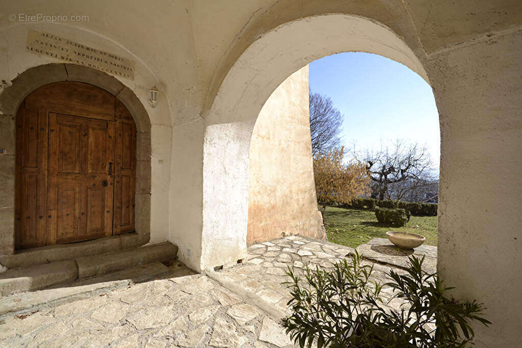 Chateau de pringy - t4 à rénover - photo 4