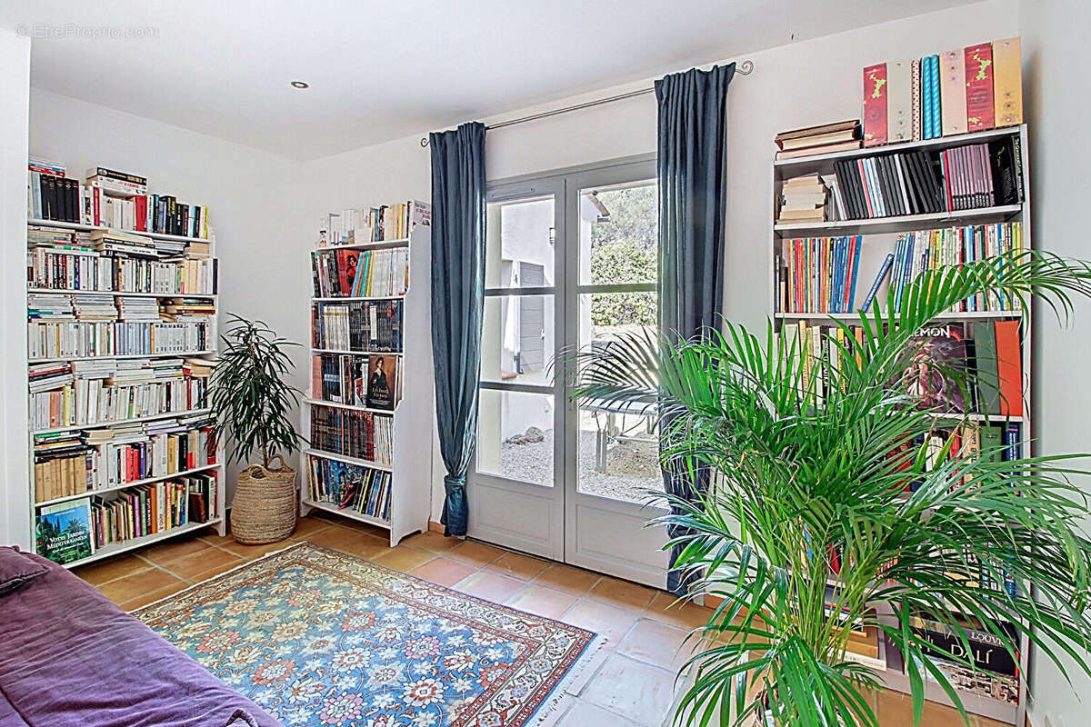 Maison à FIGANIERES