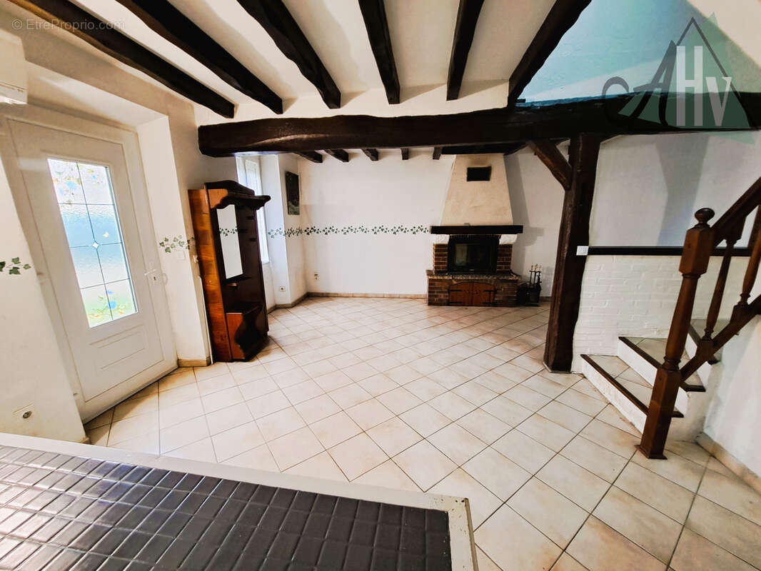 Maison à THORIGNY-SUR-OREUSE